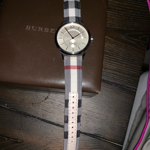 Authentic Burberry Watch - Picture 7 of 8
